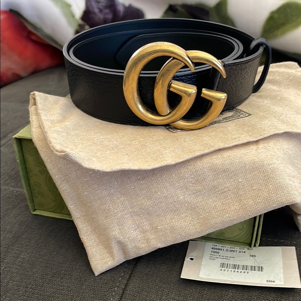Gucci Black Leather Belt with Gold Buckle - Picture 1 of 6